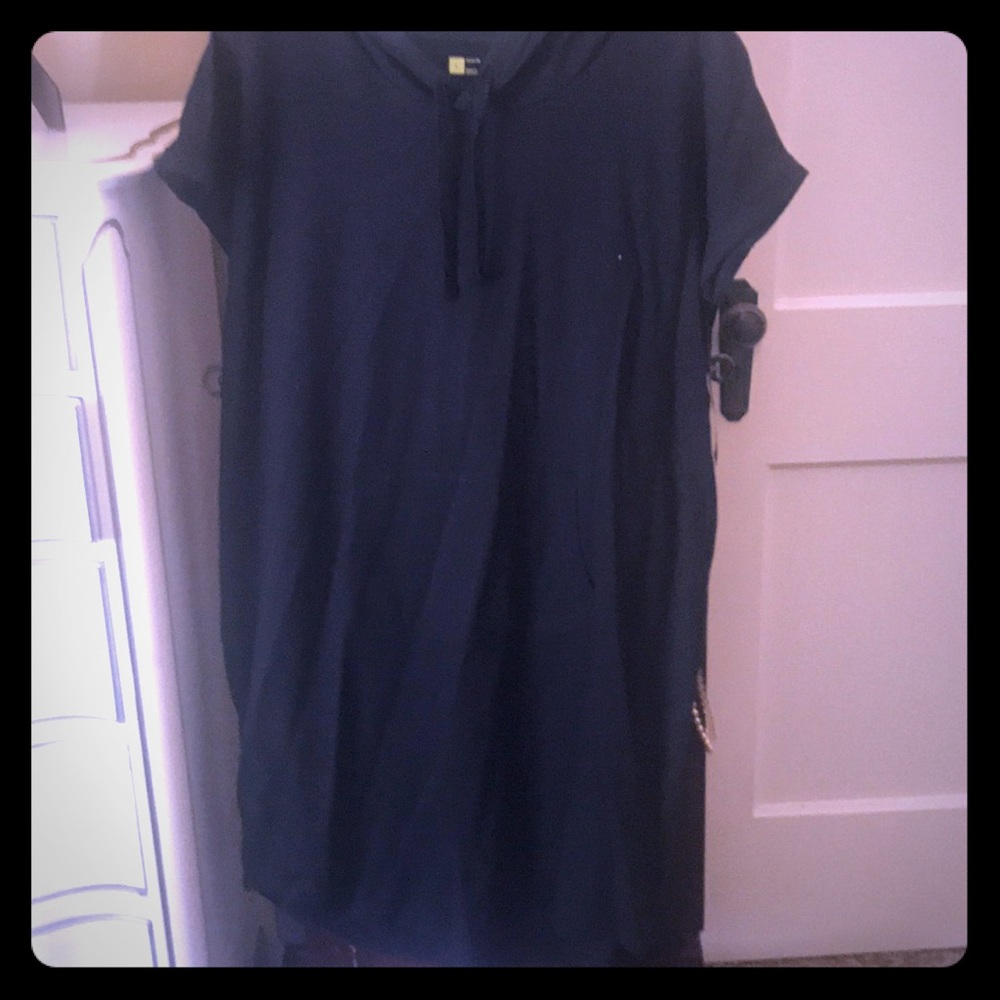 NWT hooded dress with pouch.